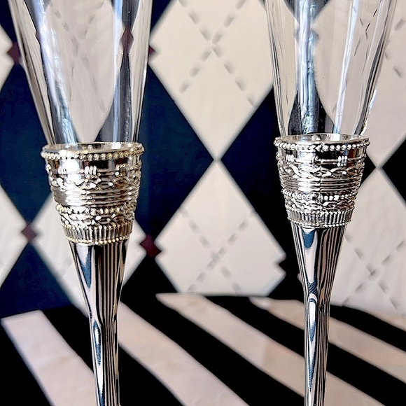 Vera Wang “With Love” Champagne Flutes – Pair | Silver Stem - Picture 8 of 12